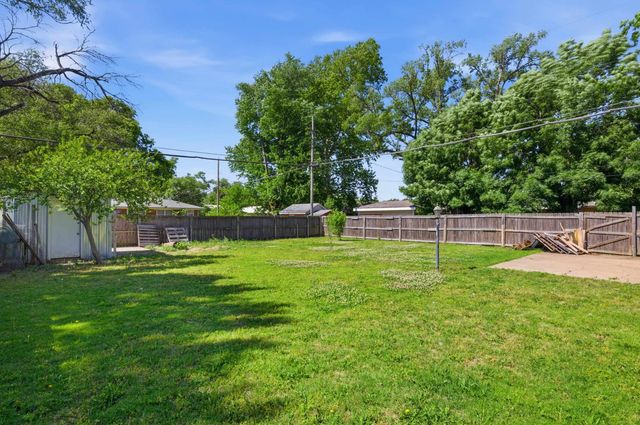419 E 9th Ave, Belle Plaine, KS 67013