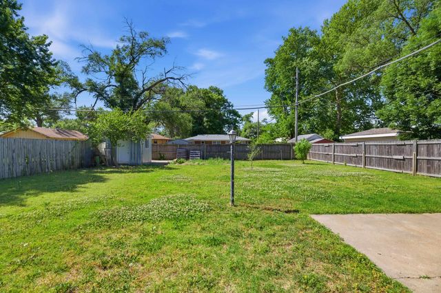 419 E 9th Ave, Belle Plaine, KS 67013
