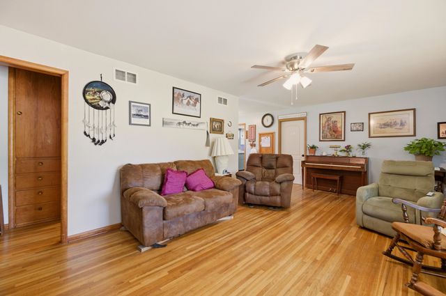 419 E 9th Ave, Belle Plaine, KS 67013