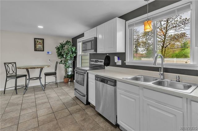 206 Treehaven Drive, Cheektowaga, NY 14215