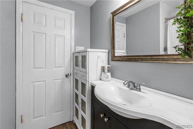 206 Treehaven Drive, Cheektowaga, NY 14215
