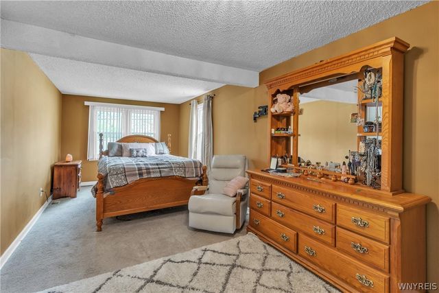 206 Treehaven Drive, Cheektowaga, NY 14215