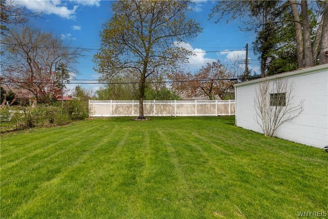 206 Treehaven Drive, Cheektowaga, NY 14215