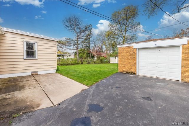 206 Treehaven Drive, Cheektowaga, NY 14215