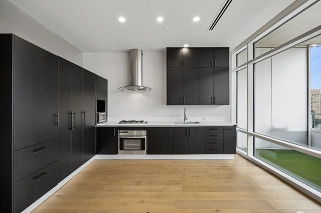 2430 Victory Park Lane 1906, Dallas, TX 75219