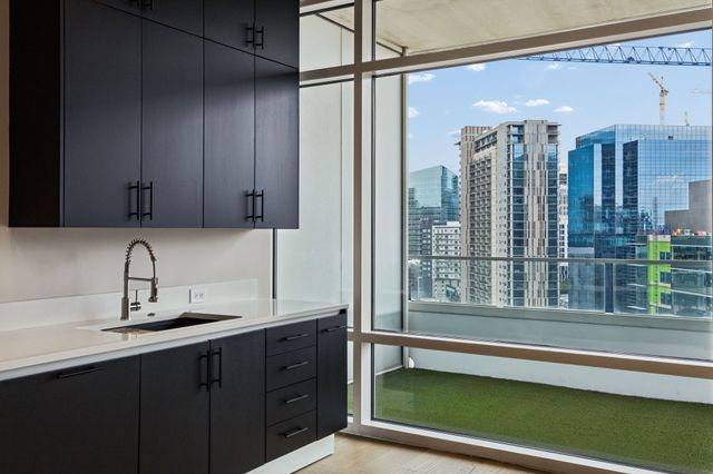 2430 Victory Park Lane 1906, Dallas, TX 75219