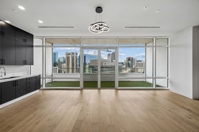 2430 Victory Park Lane 1906, Dallas, TX 75219