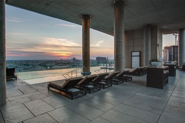2430 Victory Park Lane 1906, Dallas, TX 75219