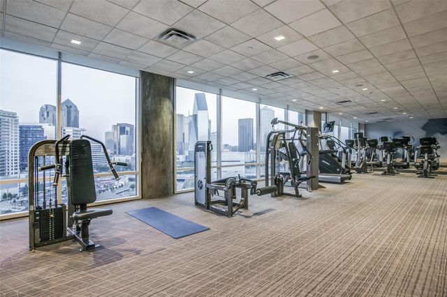 2430 Victory Park Lane 1906, Dallas, TX 75219