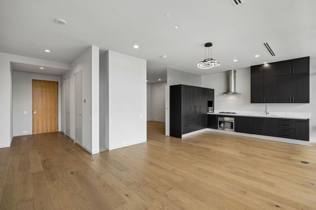2430 Victory Park Lane 1906, Dallas, TX 75219
