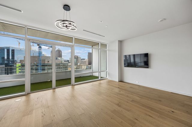 2430 Victory Park Lane 1906, Dallas, TX 75219