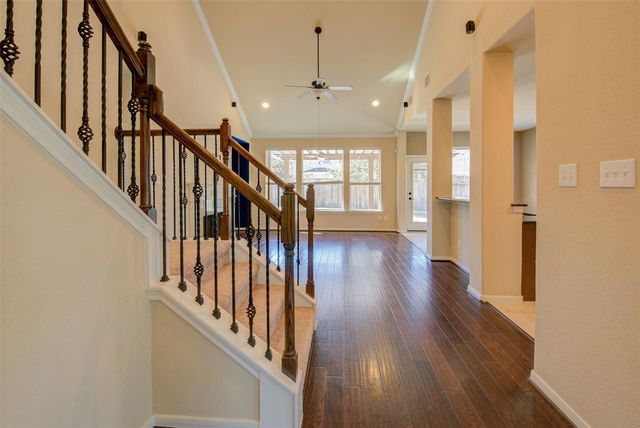 87 N Pinto Point Circle, Spring, TX 77389