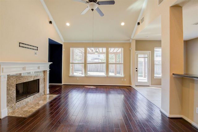 87 N Pinto Point Circle, Spring, TX 77389