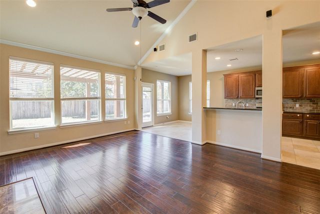 87 N Pinto Point Circle, Spring, TX 77389