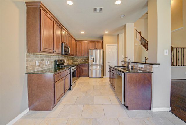 87 N Pinto Point Circle, Spring, TX 77389