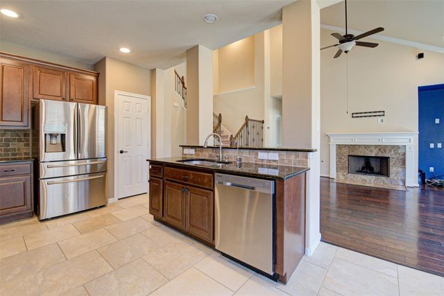 87 N Pinto Point Circle, Spring, TX 77389