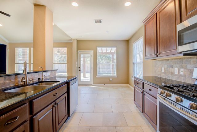 87 N Pinto Point Circle, Spring, TX 77389