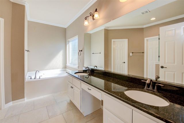 87 N Pinto Point Circle, Spring, TX 77389