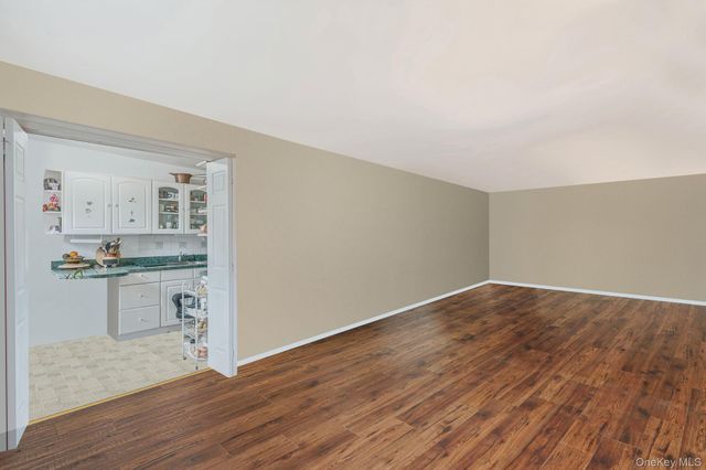 54-40 Little Neck Parkway 4F, Little Neck, NY 11362