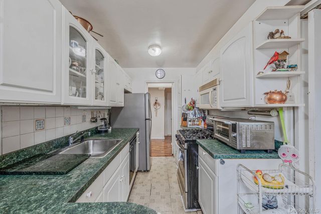 54-40 Little Neck Parkway 4F, Little Neck, NY 11362