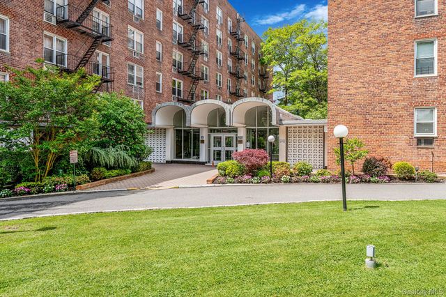 54-40 Little Neck Parkway 4F, Little Neck, NY 11362