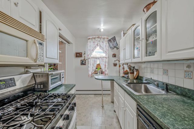 54-40 Little Neck Parkway 4F, Little Neck, NY 11362