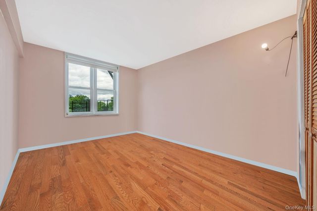 54-40 Little Neck Parkway 4F, Little Neck, NY 11362