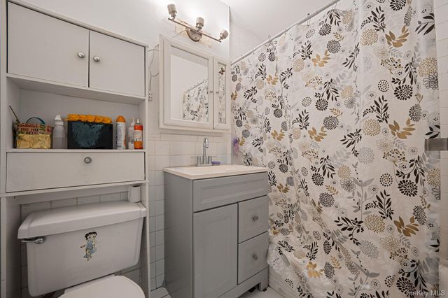 54-40 Little Neck Parkway 4F, Little Neck, NY 11362