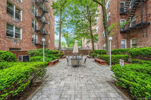 54-40 Little Neck Parkway 4F, Little Neck, NY 11362