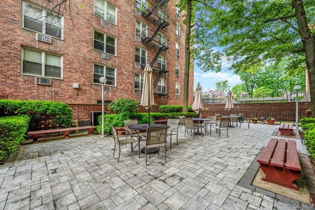 54-40 Little Neck Parkway 4F, Little Neck, NY 11362