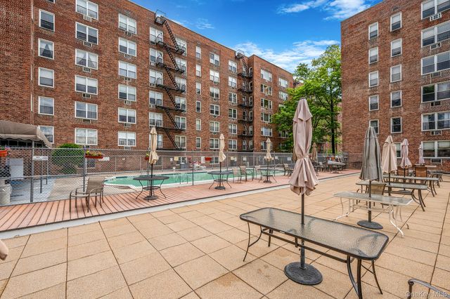 54-40 Little Neck Parkway 4F, Little Neck, NY 11362