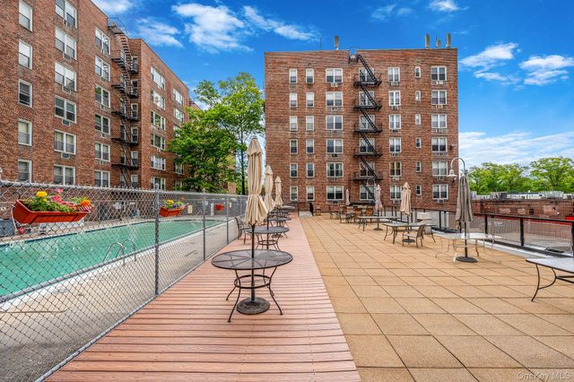 54-40 Little Neck Parkway 4F, Little Neck, NY 11362