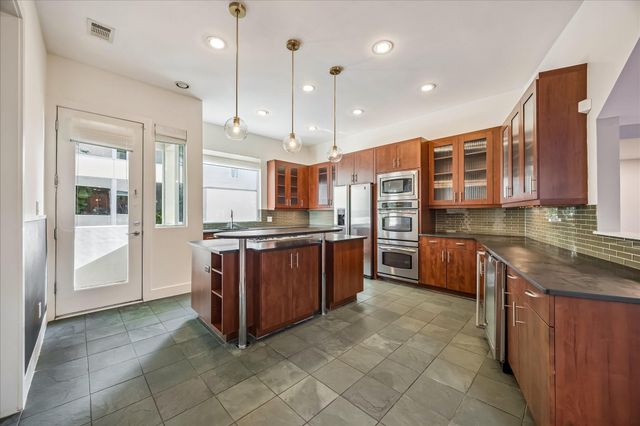 1610 Calumet Street, Houston, TX 77004