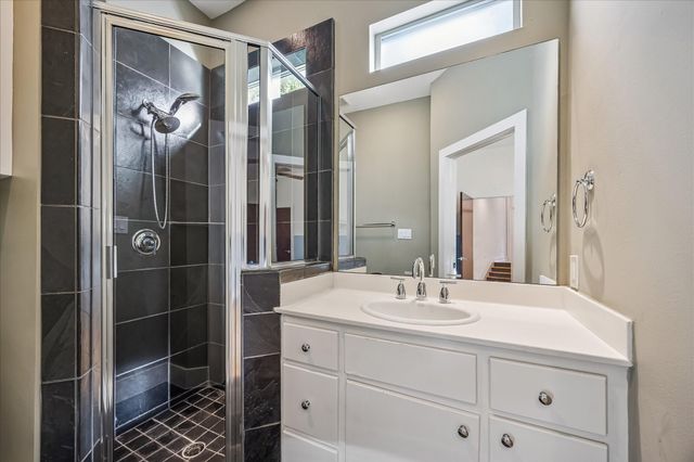 1610 Calumet Street, Houston, TX 77004
