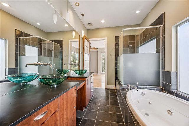 1610 Calumet Street, Houston, TX 77004