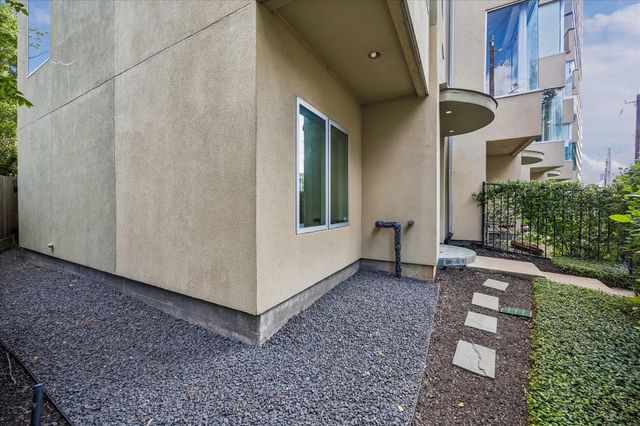 1610 Calumet Street, Houston, TX 77004