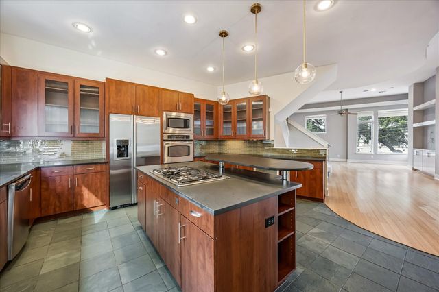 1610 Calumet Street, Houston, TX 77004