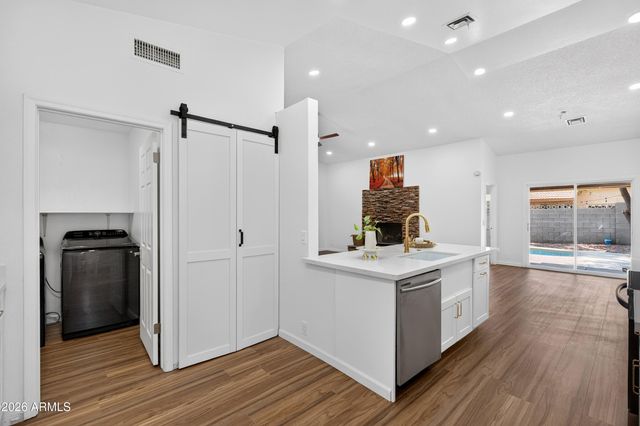 6321 W BERYL Avenue, Glendale, AZ 85302