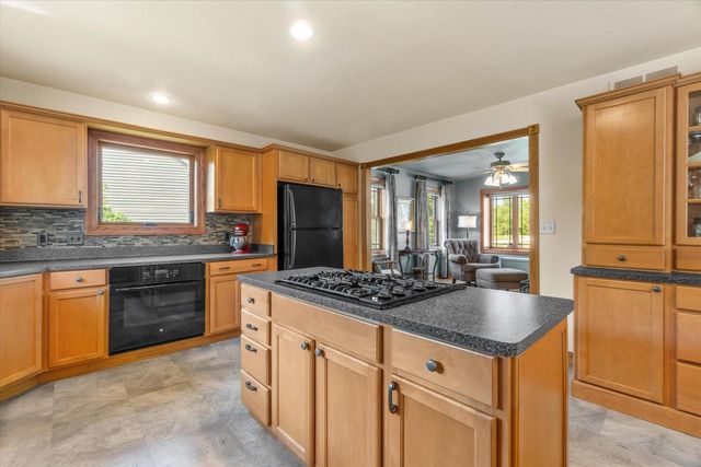 9574 S Fairway CIRCLE, Franklin, WI 53132