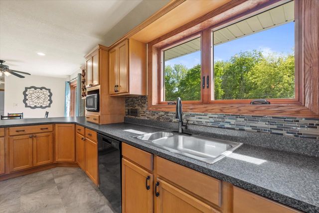 9574 S Fairway CIRCLE, Franklin, WI 53132