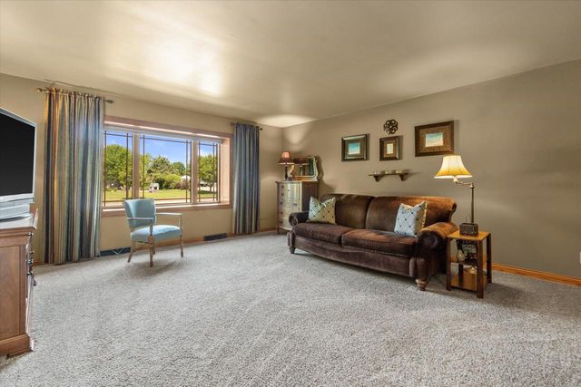 9574 S Fairway CIRCLE, Franklin, WI 53132