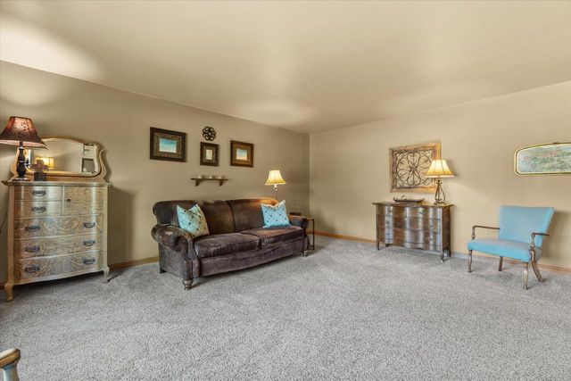 9574 S Fairway CIRCLE, Franklin, WI 53132