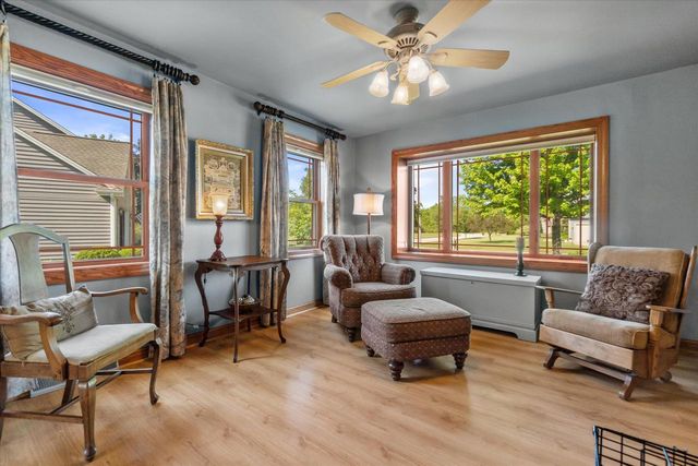 9574 S Fairway CIRCLE, Franklin, WI 53132