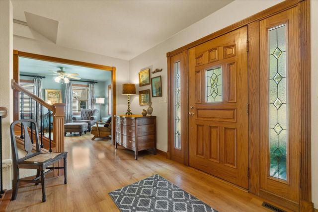 9574 S Fairway CIRCLE, Franklin, WI 53132