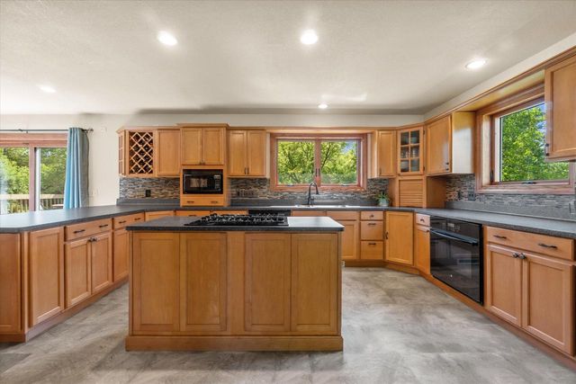 9574 S Fairway CIRCLE, Franklin, WI 53132