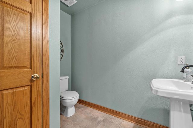 9574 S Fairway CIRCLE, Franklin, WI 53132
