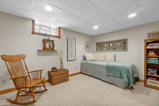 9574 S Fairway CIRCLE, Franklin, WI 53132