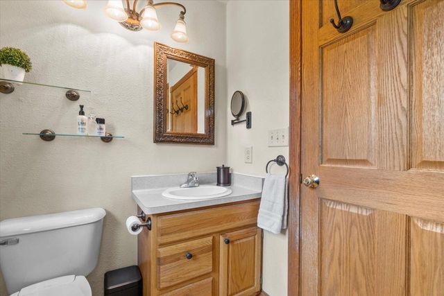9574 S Fairway CIRCLE, Franklin, WI 53132