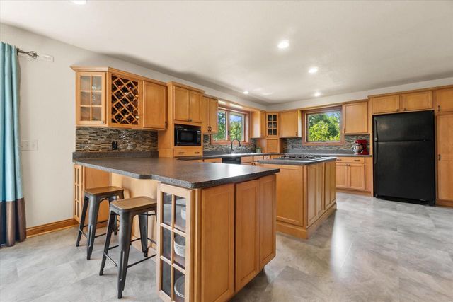9574 S Fairway CIRCLE, Franklin, WI 53132