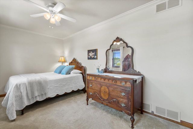 9574 S Fairway CIRCLE, Franklin, WI 53132